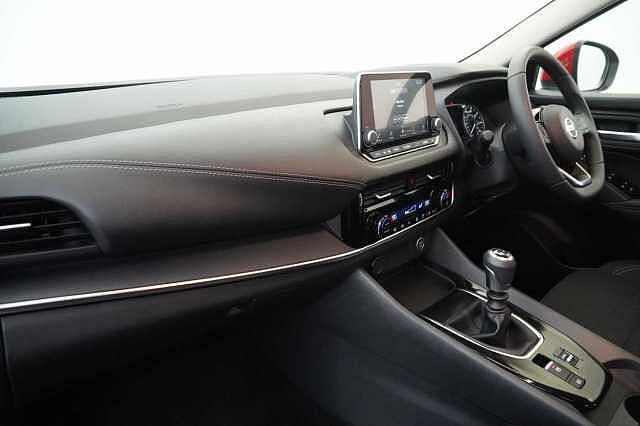 Nissan Qashqai 1.3 DIG-T MH 140 Acenta Premium with Rear View Camera and Intelligent Key