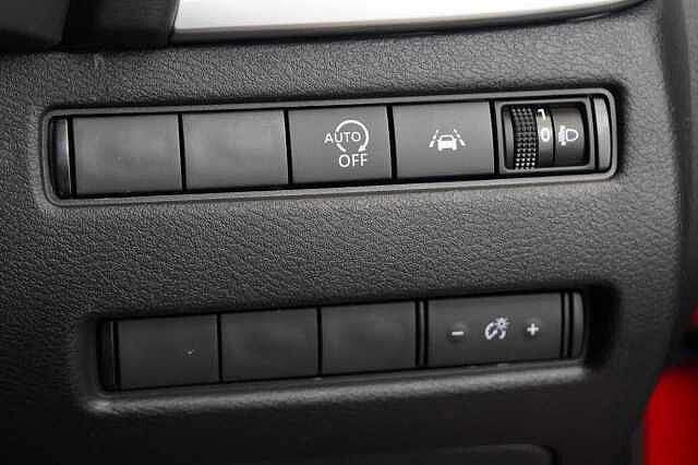 Nissan Qashqai 1.3 DIG-T MH 140 Acenta Premium with Rear View Camera and Intelligent Key