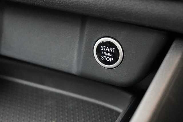 Nissan Qashqai 1.3 DIG-T MH 140 Acenta Premium with Rear View Camera and Intelligent Key