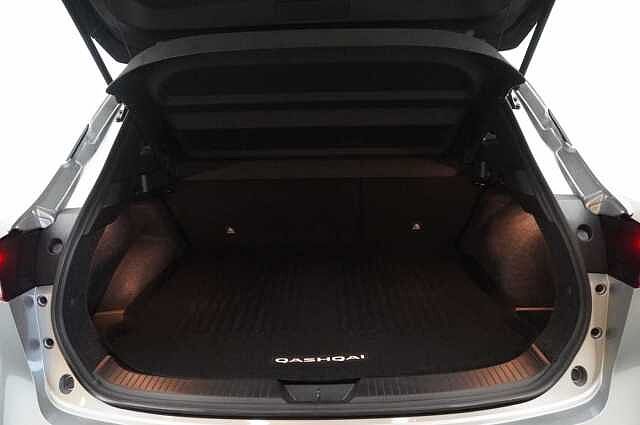 Nissan Qashqai 1.3 DIG-T MH 158 N-Connecta X-Tronic Auto with Sat Nav and 360 View Cameras