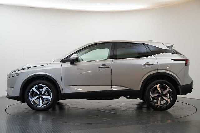 Nissan Qashqai 1.3 DIG-T MH 158 N-Connecta X-Tronic Auto with Sat Nav and 360 View Cameras