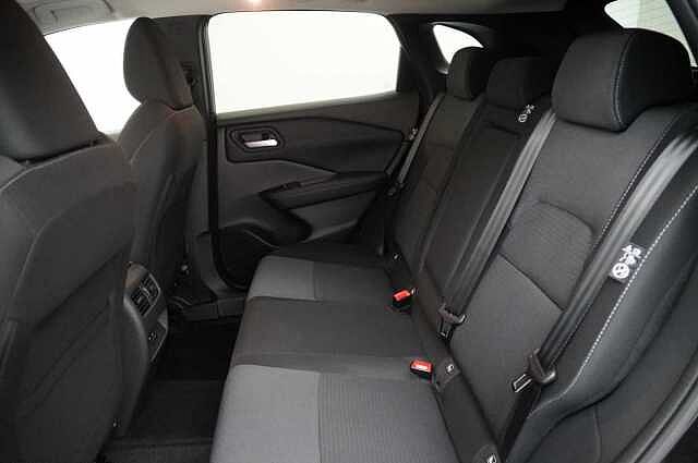 Nissan Qashqai 1.3 DIG-T MH 158 N-Connecta X-Tronic Auto with Sat Nav and 360 View Cameras
