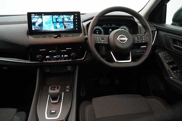 Nissan Qashqai 1.3 DIG-T MH 158 N-Connecta X-Tronic Auto with Sat Nav and 360 View Cameras