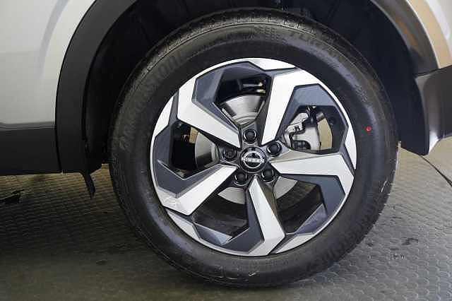 Nissan Qashqai 1.3 DIG-T MH 158 N-Connecta X-Tronic Auto with Sat Nav and 360 View Cameras