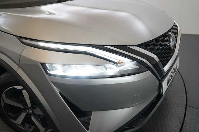 Nissan Qashqai 1.3 DIG-T MH 158 N-Connecta X-Tronic Auto with Sat Nav and 360 View Cameras