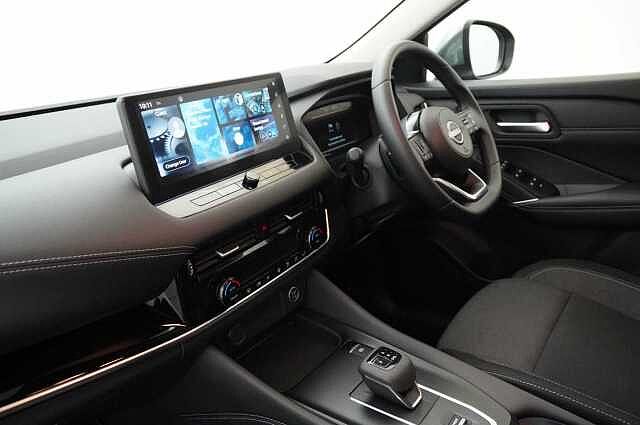 Nissan Qashqai 1.3 DIG-T MH 158 N-Connecta X-Tronic Auto with Sat Nav and 360 View Cameras