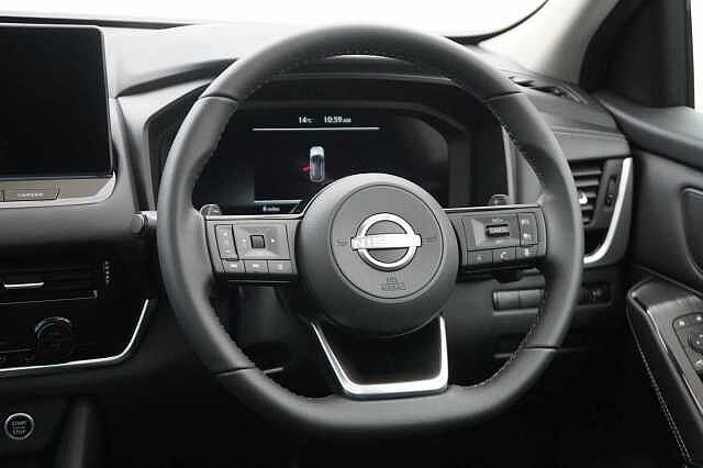 Nissan Qashqai 1.3 DIG-T MH 158 N-Connecta X-Tronic Auto with Sat Nav and 360 View Cameras