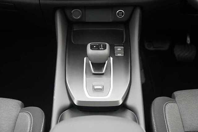 Nissan Qashqai 1.3 DIG-T MH 158 N-Connecta X-Tronic Auto with Sat Nav and 360 View Cameras