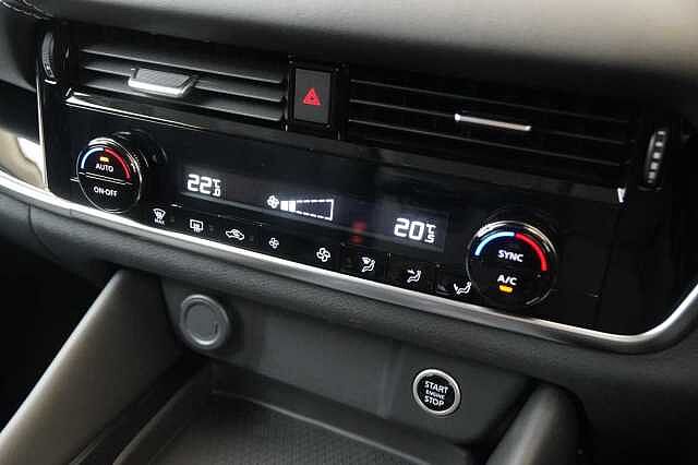Nissan Qashqai 1.3 DIG-T MH 158 N-Connecta X-Tronic Auto with Sat Nav and 360 View Cameras