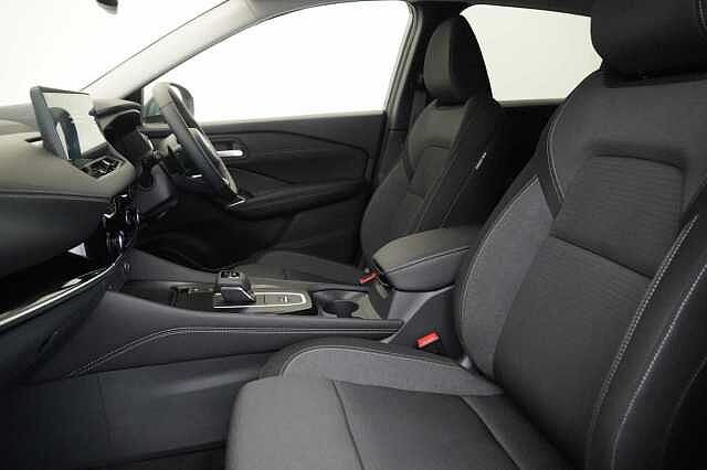 Nissan Qashqai 1.3 DIG-T MH 158 N-Connecta X-Tronic Auto with Sat Nav and 360 View Cameras