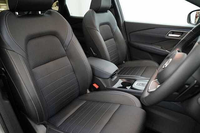 Nissan Qashqai 1.3 DIG-T MH 158 Tekna X-Tronic Auto with Glass Roof and Pro Pilot Assist