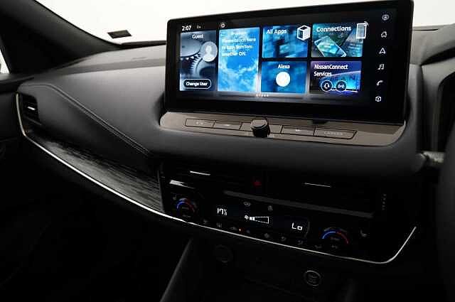 Nissan Qashqai 1.3 DIG-T MH 158 Tekna X-Tronic Auto with Glass Roof and Pro Pilot Assist