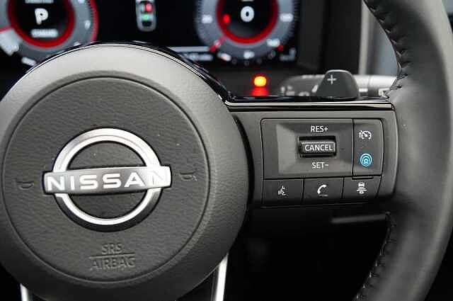 Nissan Qashqai 1.3 DIG-T MH 158 Tekna X-Tronic Auto with Glass Roof and Pro Pilot Assist