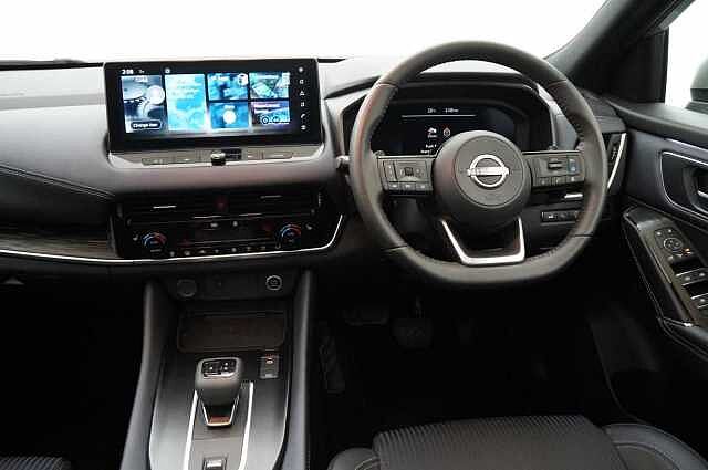 Nissan Qashqai 1.3 DIG-T MH 158 Tekna X-Tronic Auto with Glass Roof and Pro Pilot Assist