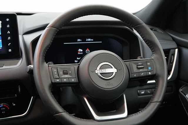 Nissan Qashqai 1.3 DIG-T MH 158 Tekna X-Tronic Auto with Glass Roof and Pro Pilot Assist