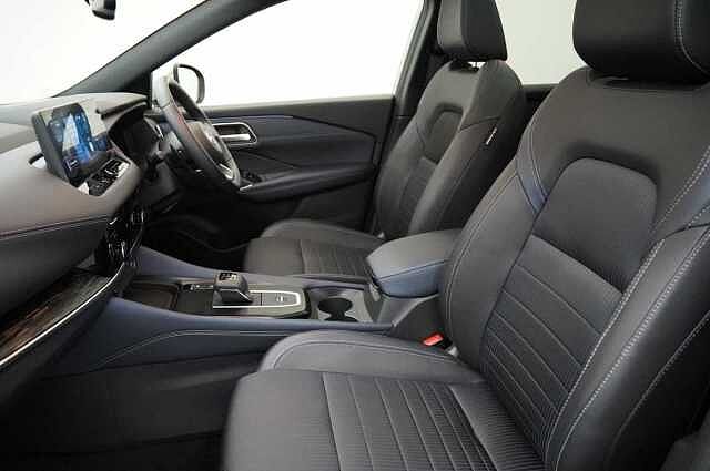 Nissan Qashqai 1.3 DIG-T MH 158 Tekna X-Tronic Auto with Glass Roof and Pro Pilot Assist