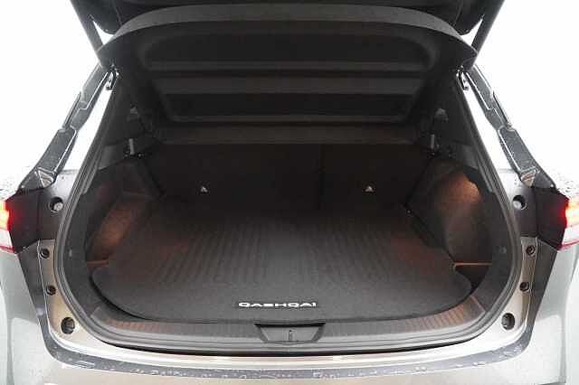 Nissan Qashqai 1.3 DIG-T MH 158 Tekna X-Tronic Auto with Glass Roof and Pro Pilot Assist