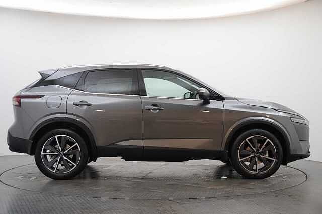 Nissan Qashqai 1.3 DIG-T MH 158 Tekna X-Tronic Auto with Glass Roof and Pro Pilot Assist