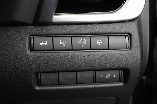 Nissan Qashqai 1.3 DIG-T MH 158 Tekna X-Tronic Auto with Glass Roof and Pro Pilot Assist