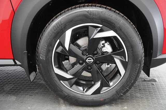 Nissan Juke 1.0 DIG-T 114 N-Connecta with Sat Nav and Rear View Camera