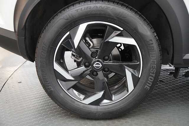 Nissan Juke 1.0 DIG-T 114 N-Connecta with Sat Nav and Rear View Camera