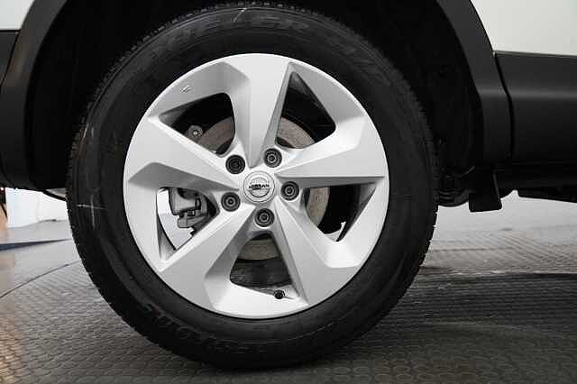 Nissan Qashqai 1.3 DIG-T 140 Acenta Premium with Sat Nav and Rear View Camera