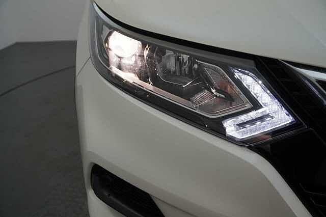 Nissan Qashqai 1.3 DIG-T 140 Acenta Premium with Sat Nav and Rear View Camera