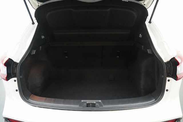 Nissan Qashqai 1.3 DIG-T 140 Acenta Premium with Sat Nav and Rear View Camera