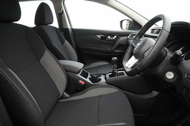 Nissan Qashqai 1.3 DIG-T 140 Acenta Premium with Sat Nav and Rear View Camera