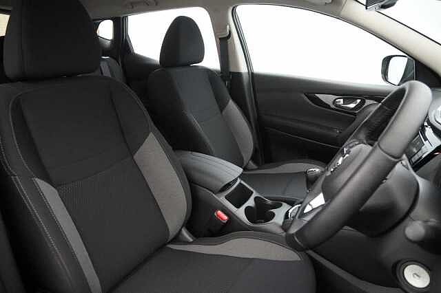 Nissan Qashqai 1.3 DIG-T 140 Acenta Premium with Sat Nav and Rear View Camera