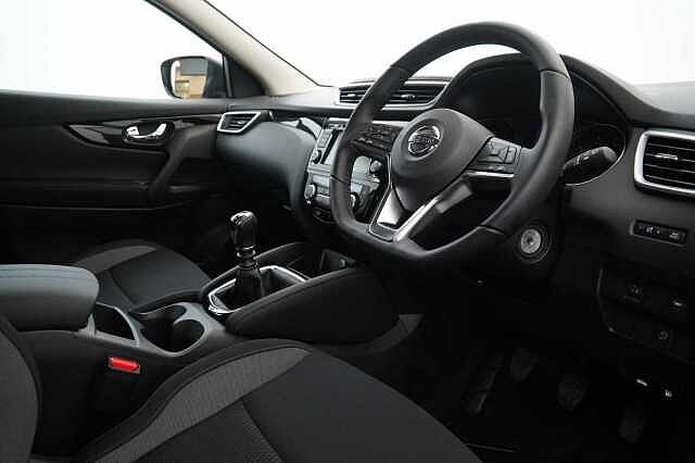 Nissan Qashqai 1.3 DIG-T 140 Acenta Premium with Sat Nav and Rear View Camera