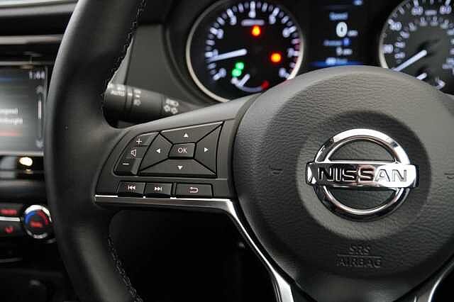 Nissan Qashqai 1.3 DIG-T 140 Acenta Premium with Sat Nav and Rear View Camera