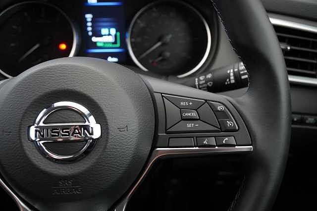 Nissan Qashqai 1.3 DIG-T 140 Acenta Premium with Sat Nav and Rear View Camera