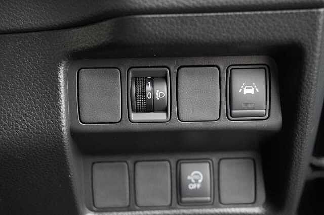 Nissan Qashqai 1.3 DIG-T 140 Acenta Premium with Sat Nav and Rear View Camera