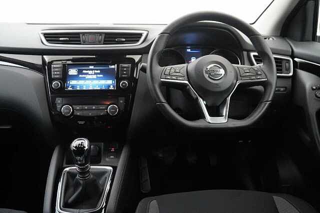 Nissan Qashqai 1.3 DIG-T 140 Acenta Premium with Sat Nav and Rear View Camera