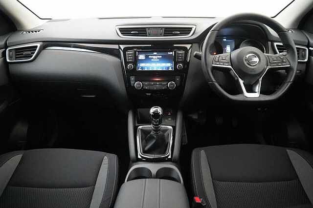 Nissan Qashqai 1.3 DIG-T 140 Acenta Premium with Sat Nav and Rear View Camera