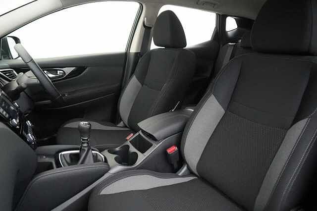 Nissan Qashqai 1.3 DIG-T 140 Acenta Premium with Sat Nav and Rear View Camera