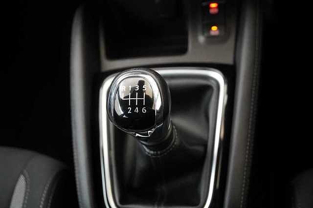 Nissan Qashqai 1.3 DIG-T 140 Acenta Premium with Sat Nav and Rear View Camera