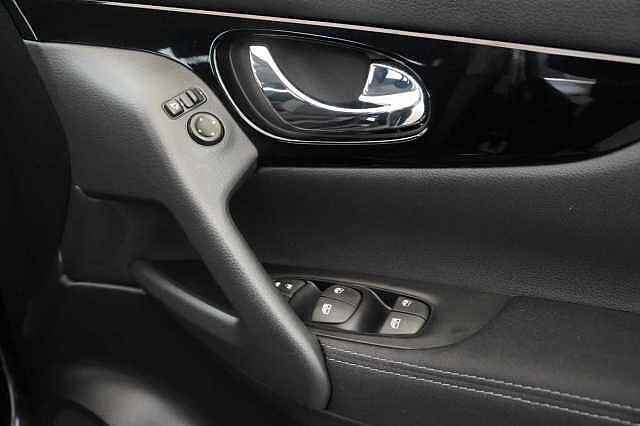 Nissan Qashqai 1.3 DIG-T 140 Acenta Premium with Sat Nav and Rear View Camera