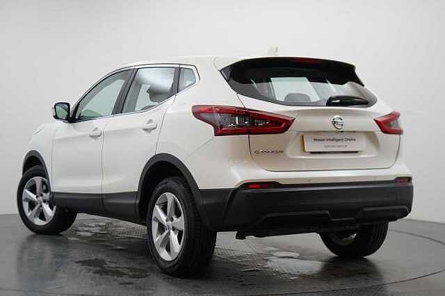 Nissan Qashqai 1.3 DIG-T 140 Acenta Premium with Sat Nav and Rear View Camera