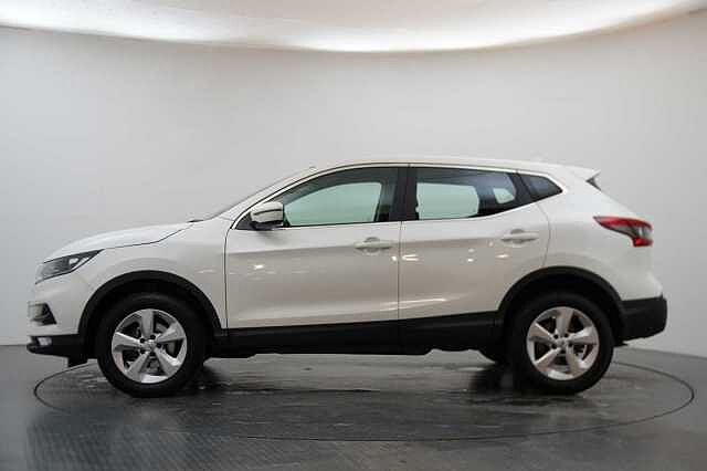 Nissan Qashqai 1.3 DIG-T 140 Acenta Premium with Sat Nav and Rear View Camera