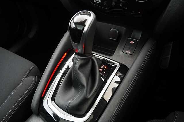 Nissan Qashqai 1.3 DIG-T 160 N-Connecta DCT Auto with Glass Roof + Nav &amp; 360 View Cameras