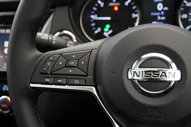 Nissan Qashqai 1.3 DIG-T 160 N-Connecta DCT Auto with Glass Roof + Nav &amp; 360 View Cameras