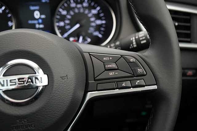 Nissan Qashqai 1.3 DIG-T 160 N-Connecta DCT Auto with Glass Roof + Nav &amp; 360 View Cameras
