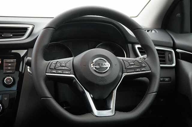 Nissan Qashqai 1.3 DIG-T 160 N-Connecta DCT Auto with Glass Roof + Nav &amp; 360 View Cameras