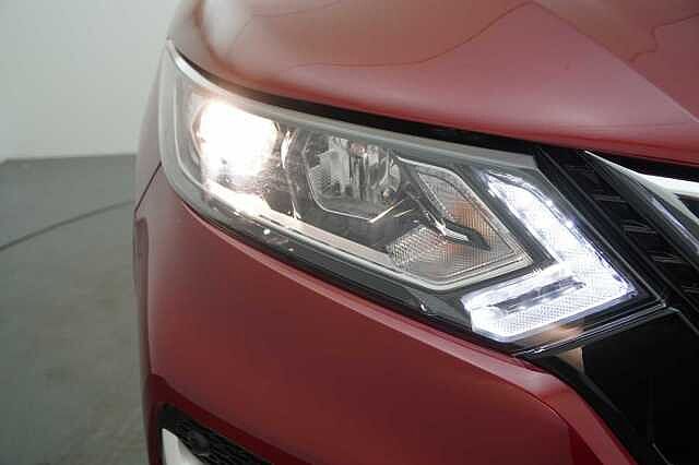 Nissan Qashqai 1.3 DIG-T 160 N-Connecta DCT Auto with Glass Roof + Nav &amp; 360 View Cameras