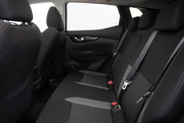 Nissan Qashqai 1.3 DIG-T 160 N-Connecta DCT Auto with Glass Roof + Nav &amp; 360 View Cameras