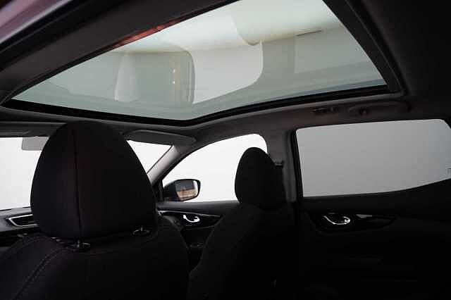 Nissan Qashqai 1.3 DIG-T 160 N-Connecta DCT Auto with Glass Roof + Nav &amp; 360 View Cameras