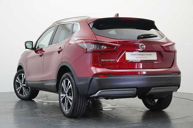Nissan Qashqai 1.3 DIG-T 160 N-Connecta DCT Auto with Glass Roof + Nav &amp; 360 View Cameras