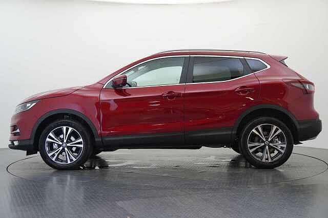 Nissan Qashqai 1.3 DIG-T 160 N-Connecta DCT Auto with Glass Roof + Nav &amp; 360 View Cameras